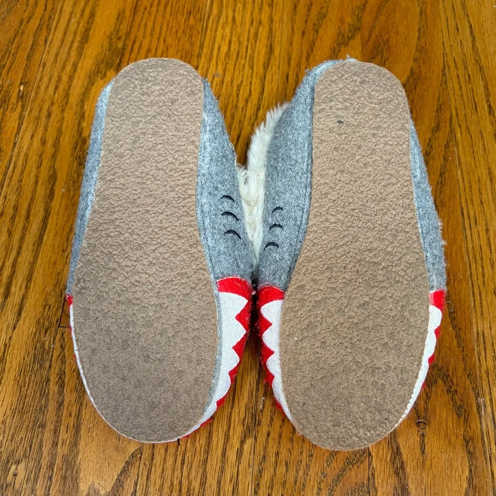 J Crew Crewcuts Shark Fuzzy Lined Slippers - Gray & Red